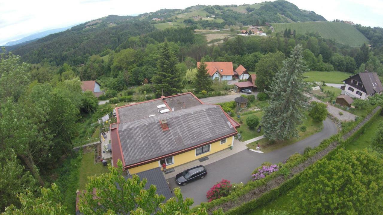 Haus Renarth - Michaela Pro Lägenhet Kitzeck im Sausal Exteriör bild